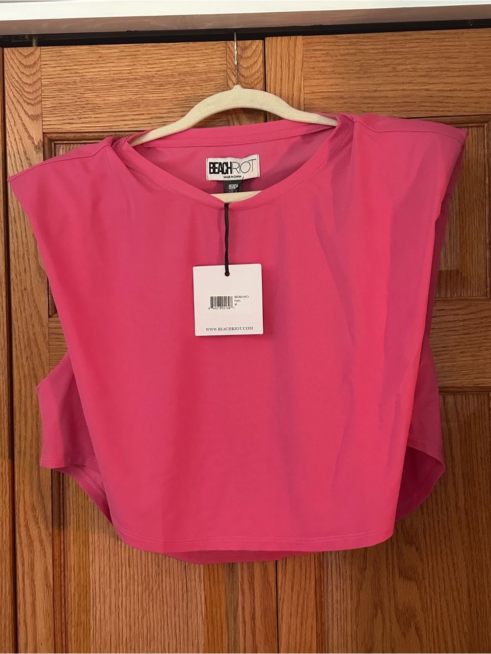 NWT BEACH RIOT - Mesh Dunes Muscle Tee in Fandango Pink | Size M